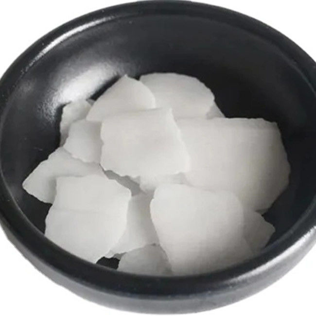 A soda de cáustico da pureza alta do NaOH 99 flocos do hidróxido de sódio dos flocos esmalta a produção